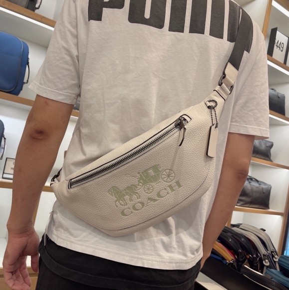 Warren Belt Bag With Horse And Carriage - Picture 8 of 8